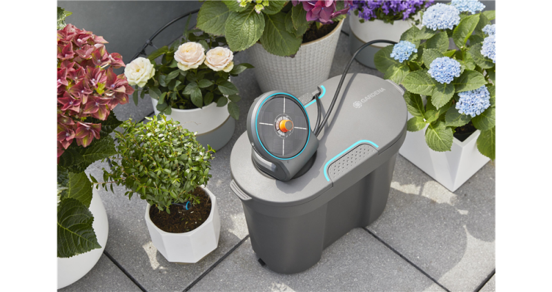 Solution d'arrosage automatique solaire AquaBloom avec réserve d'eau